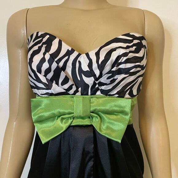 Vintage Zebra Strapless Tulip Dress with Green Bow Size 9 - Picture 1 of 10